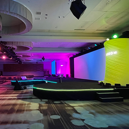 Stage lighting with various accents 